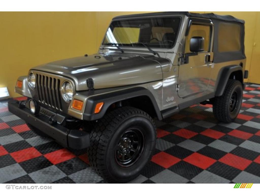2004 Wrangler Unlimited 4x4 - Light Khaki Metallic / Dark Slate Gray photo #2