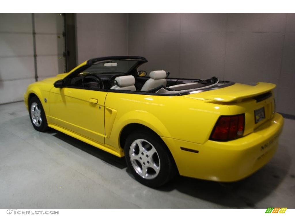 2004 Mustang V6 Convertible - Screaming Yellow / Oxford White photo #4