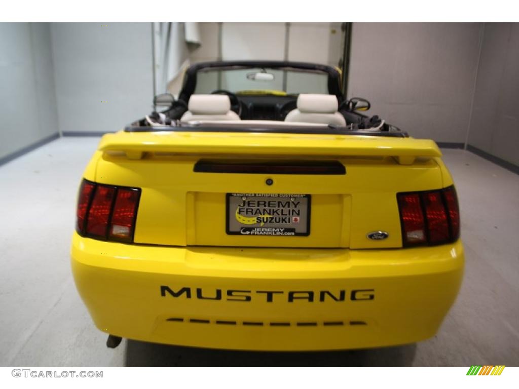 2004 Mustang V6 Convertible - Screaming Yellow / Oxford White photo #5