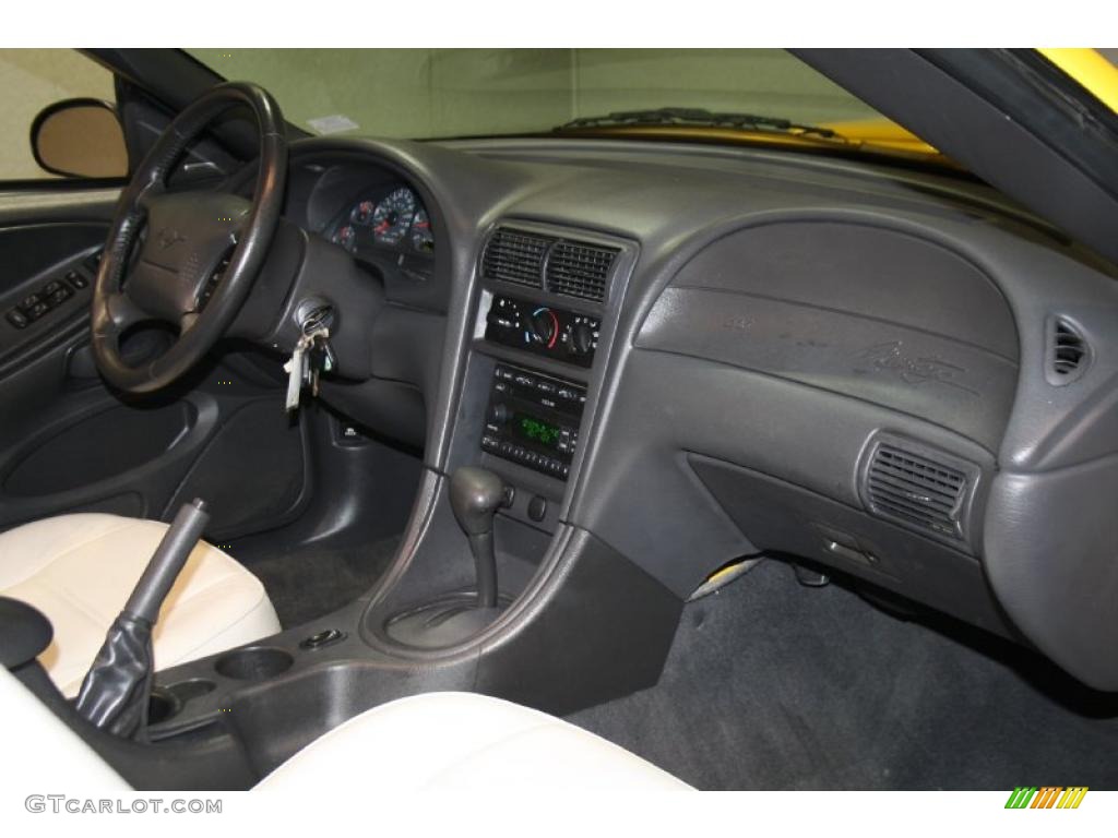 2004 Mustang V6 Convertible - Screaming Yellow / Oxford White photo #7