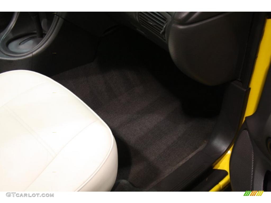 2004 Mustang V6 Convertible - Screaming Yellow / Oxford White photo #8