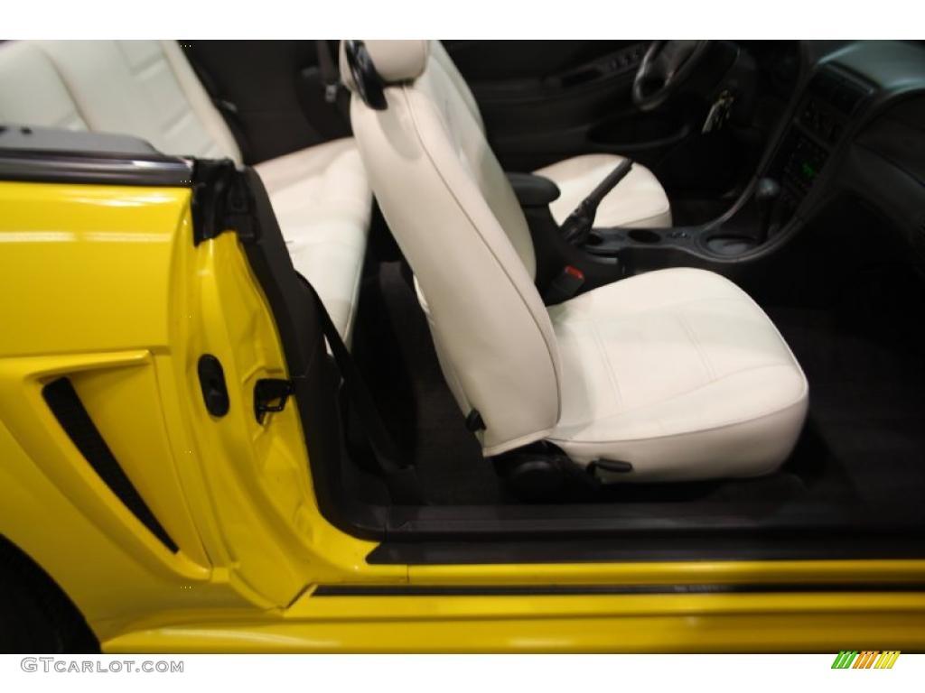 2004 Mustang V6 Convertible - Screaming Yellow / Oxford White photo #9