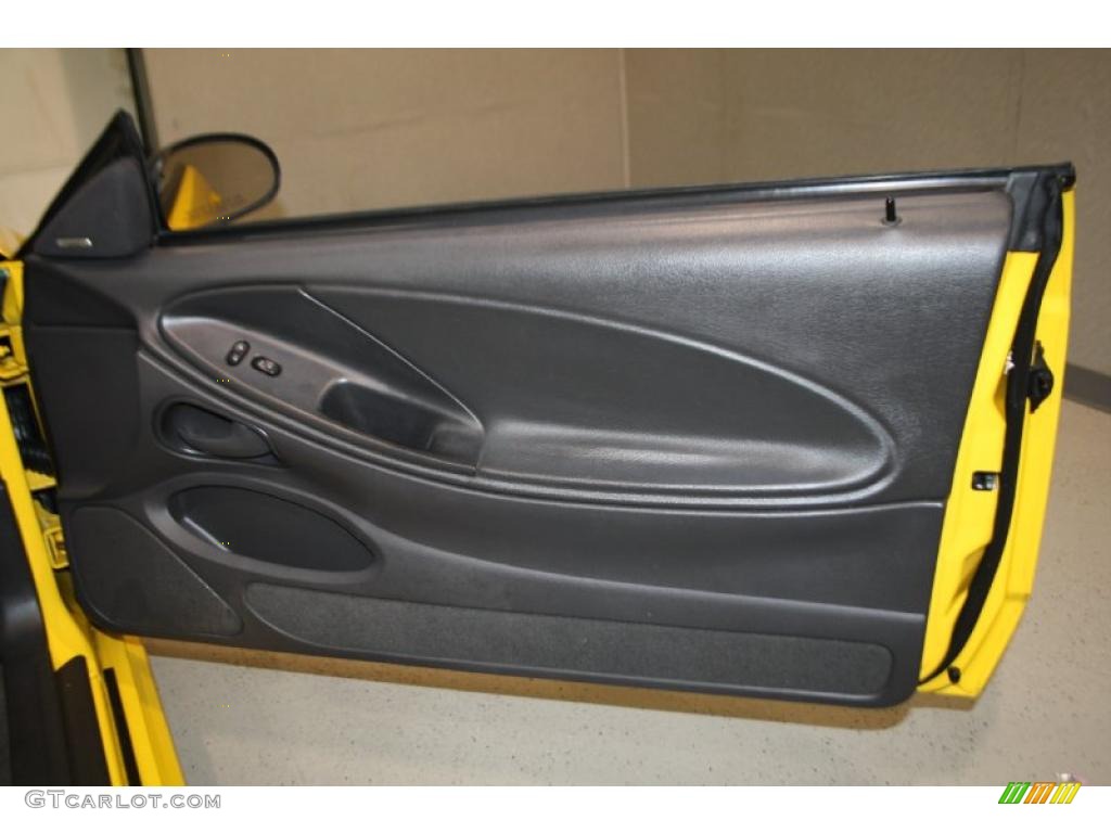 2004 Mustang V6 Convertible - Screaming Yellow / Oxford White photo #10