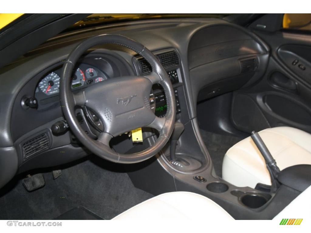 2004 Mustang V6 Convertible - Screaming Yellow / Oxford White photo #11