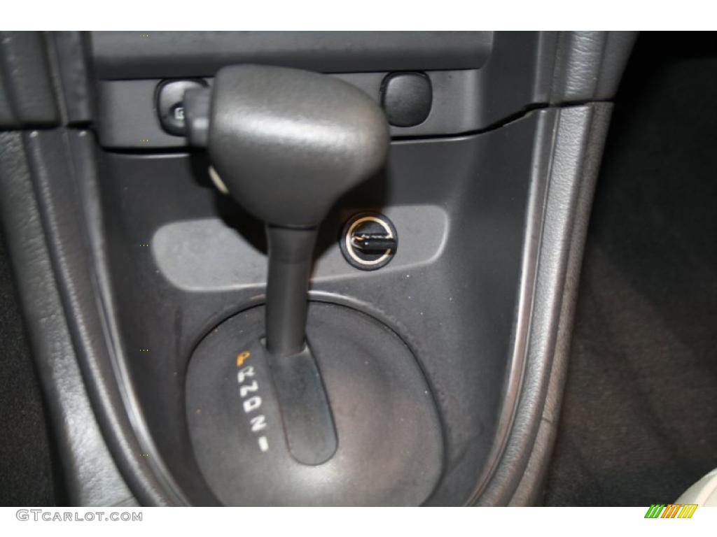 2004 Mustang V6 Convertible - Screaming Yellow / Oxford White photo #15