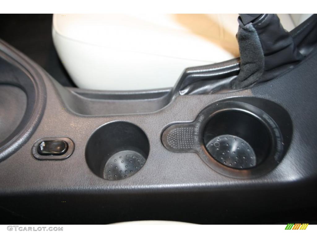 2004 Mustang V6 Convertible - Screaming Yellow / Oxford White photo #16