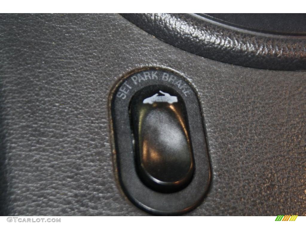 2004 Mustang V6 Convertible - Screaming Yellow / Oxford White photo #17