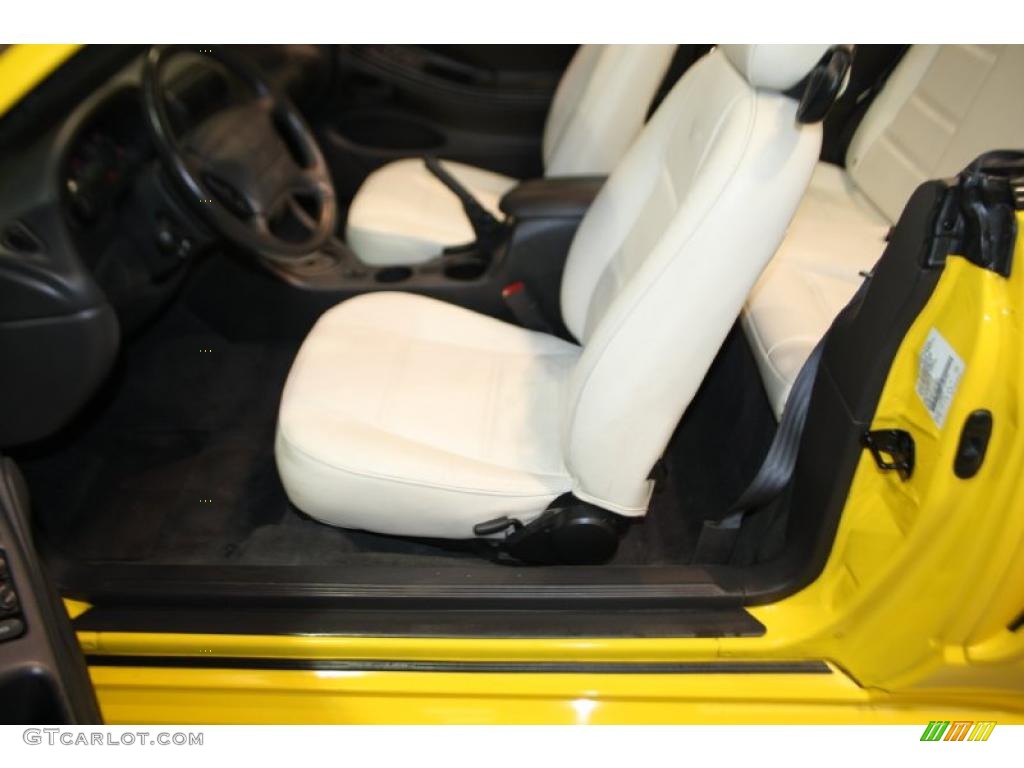 2004 Mustang V6 Convertible - Screaming Yellow / Oxford White photo #22