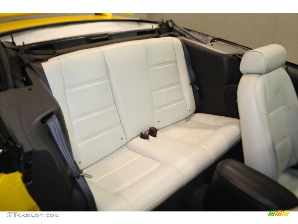 2004 Mustang V6 Convertible - Screaming Yellow / Oxford White photo #28