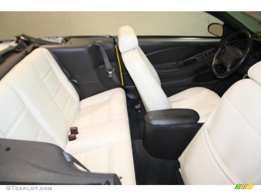 2004 Mustang V6 Convertible - Screaming Yellow / Oxford White photo #29