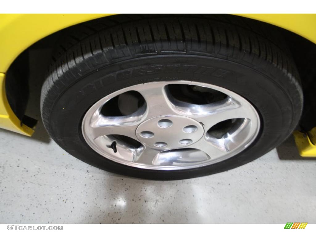 2004 Mustang V6 Convertible - Screaming Yellow / Oxford White photo #35