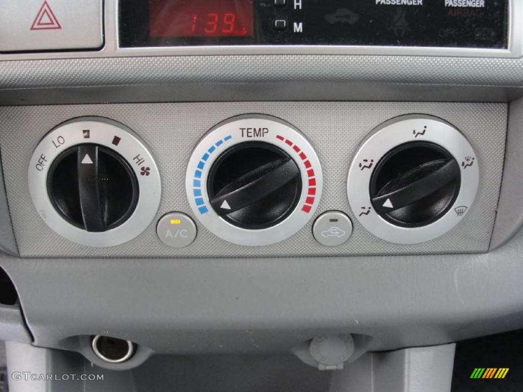 2007 Toyota Tacoma V6 PreRunner Double Cab Controls Photo #41924459