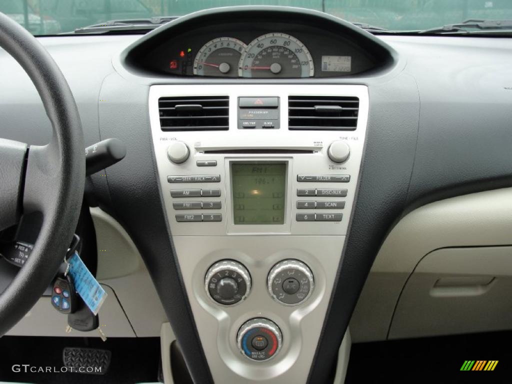 2008 Toyota Yaris Sedan Controls Photo #41925127