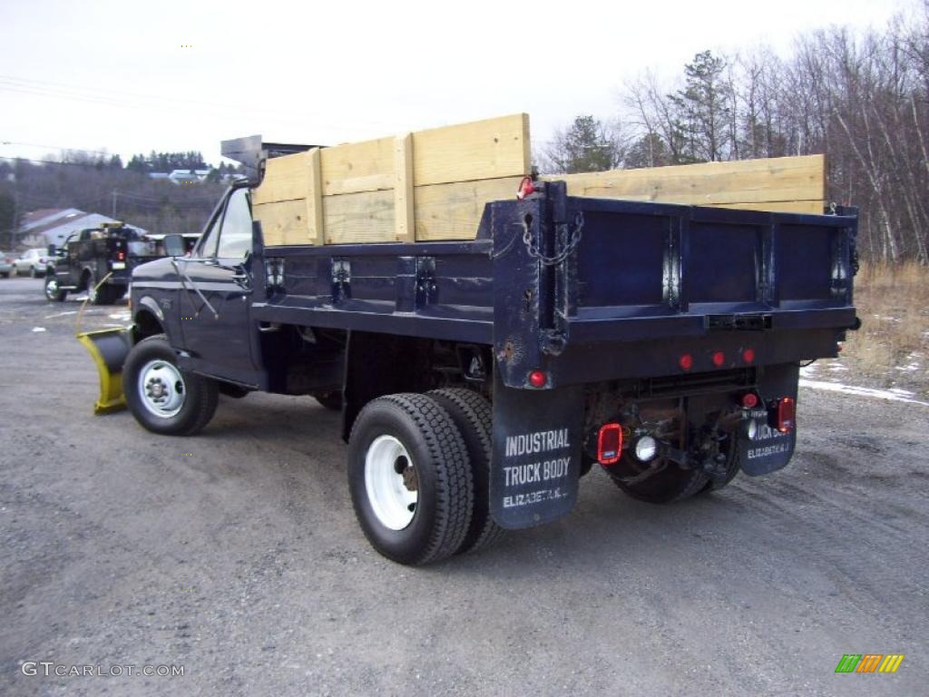 1994 F350 XL Regular Cab 4x4 Chassis - Medium Lapis Blue Metallic / Blue photo #5