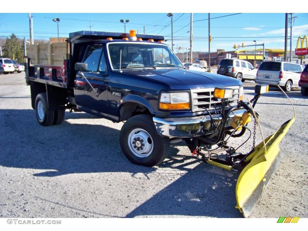 1994 F350 XL Regular Cab 4x4 Chassis - Medium Lapis Blue Metallic / Blue photo #15