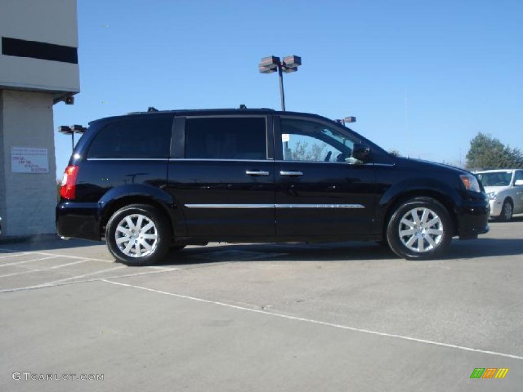 Blackberry Pearl 2011 Chrysler Town & Country Touring - L Exterior Photo #41926615