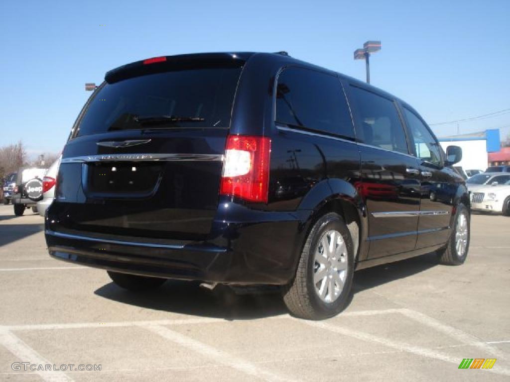 Blackberry Pearl 2011 Chrysler Town & Country Touring - L Exterior Photo #41926631