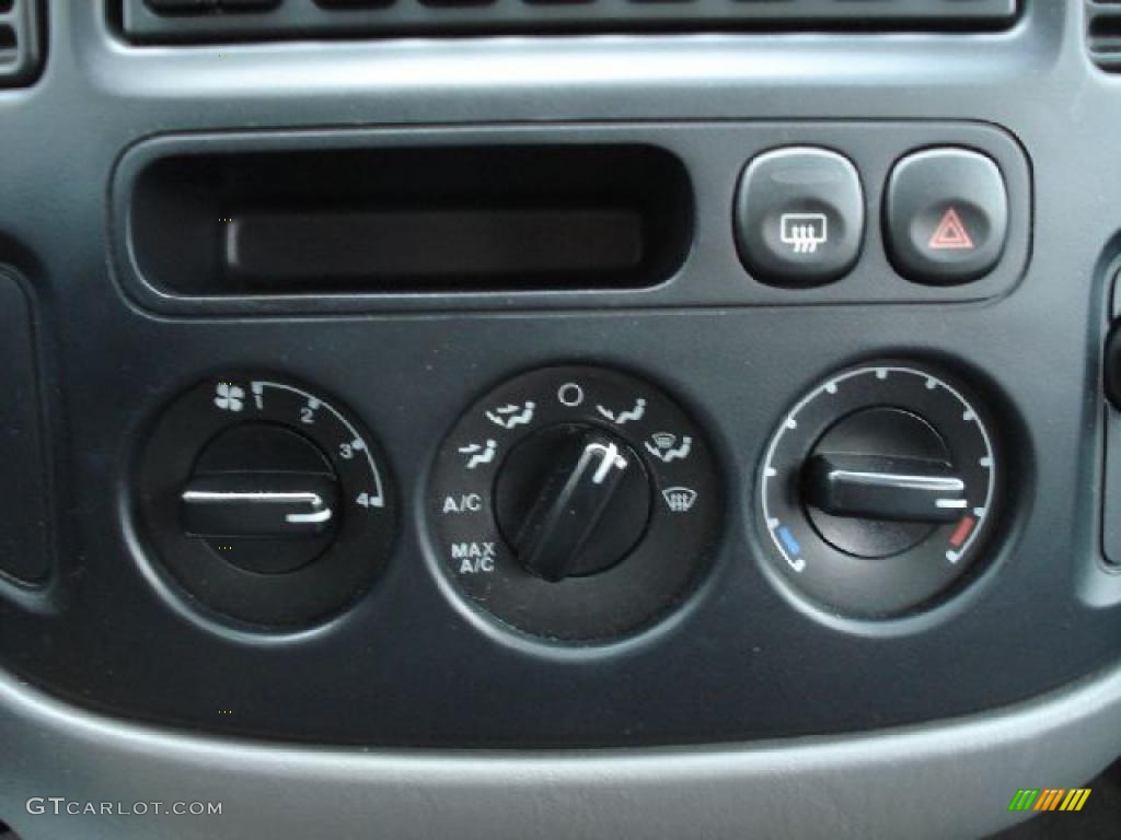 2002 Ford Escape XLT V6 Controls Photo #41927884