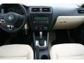 Black - Jetta SE Sedan Photo No. 7