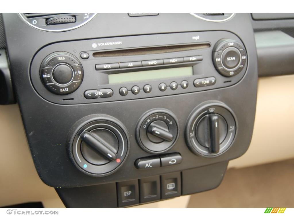 2006 Volkswagen New Beetle 2.5 Convertible Controls Photo #41933572