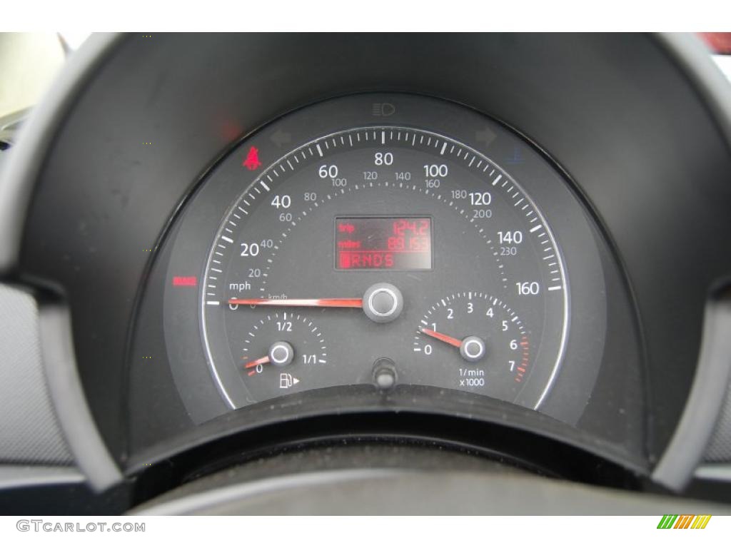 2006 Volkswagen New Beetle 2.5 Convertible Gauges Photo #41933584