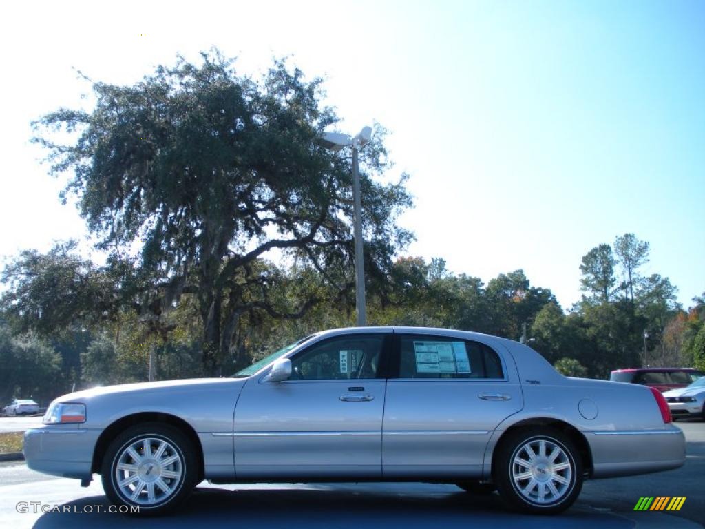 Silver Birch Metallic 2011 Lincoln Town Car Signature Limited Exterior Photo #41935822