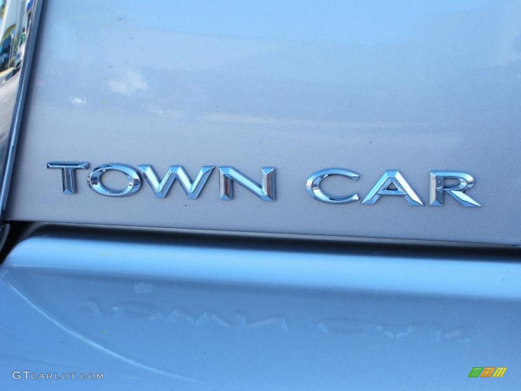 2011 Lincoln Town Car Signature Limited Marks and Logos Photo #41935858