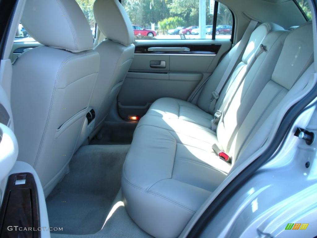 Light Camel Interior 2011 Lincoln Town Car Signature Limited Photo #41935894