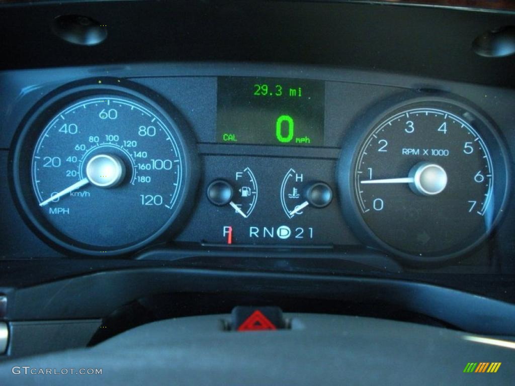 2011 Lincoln Town Car Signature Limited Gauges Photo #41935926