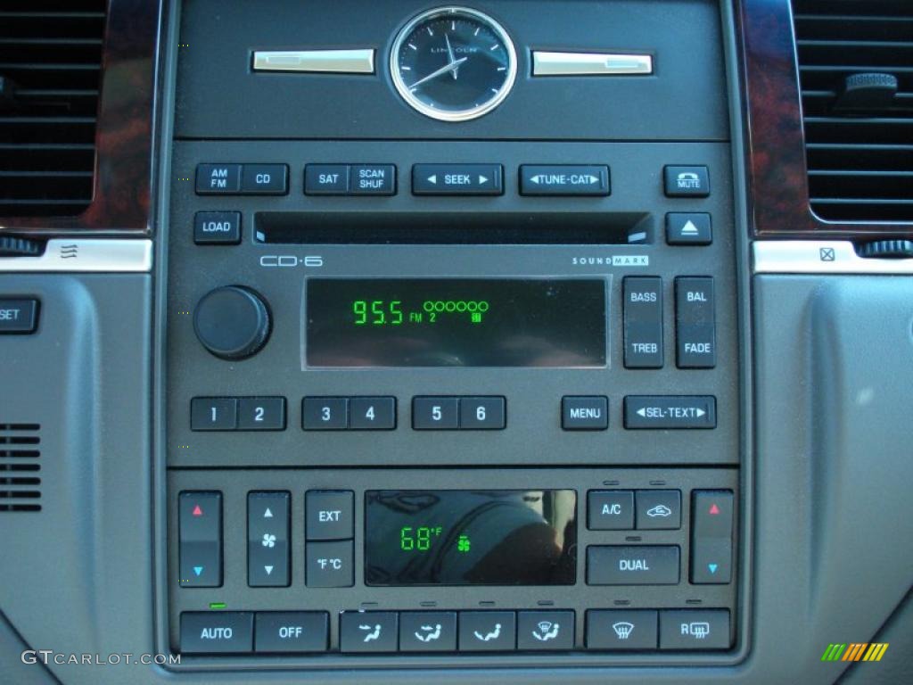 2011 Lincoln Town Car Signature Limited Controls Photo #41935942