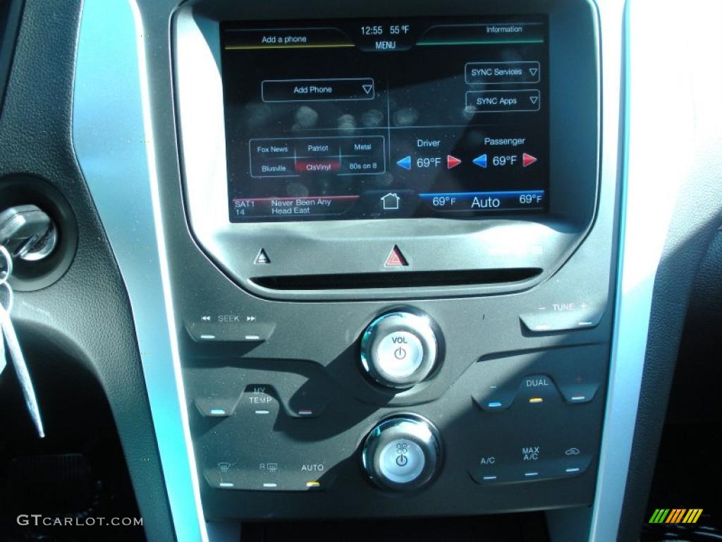 2011 Ford Explorer XLT Controls Photo #41936167
