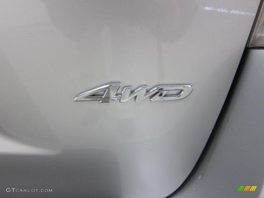 2011 Toyota Highlander SE 4WD Marks and Logos Photos