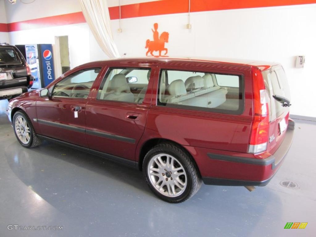 2004 V70 2.5T - Ruby Red Metallic / Taupe photo #2