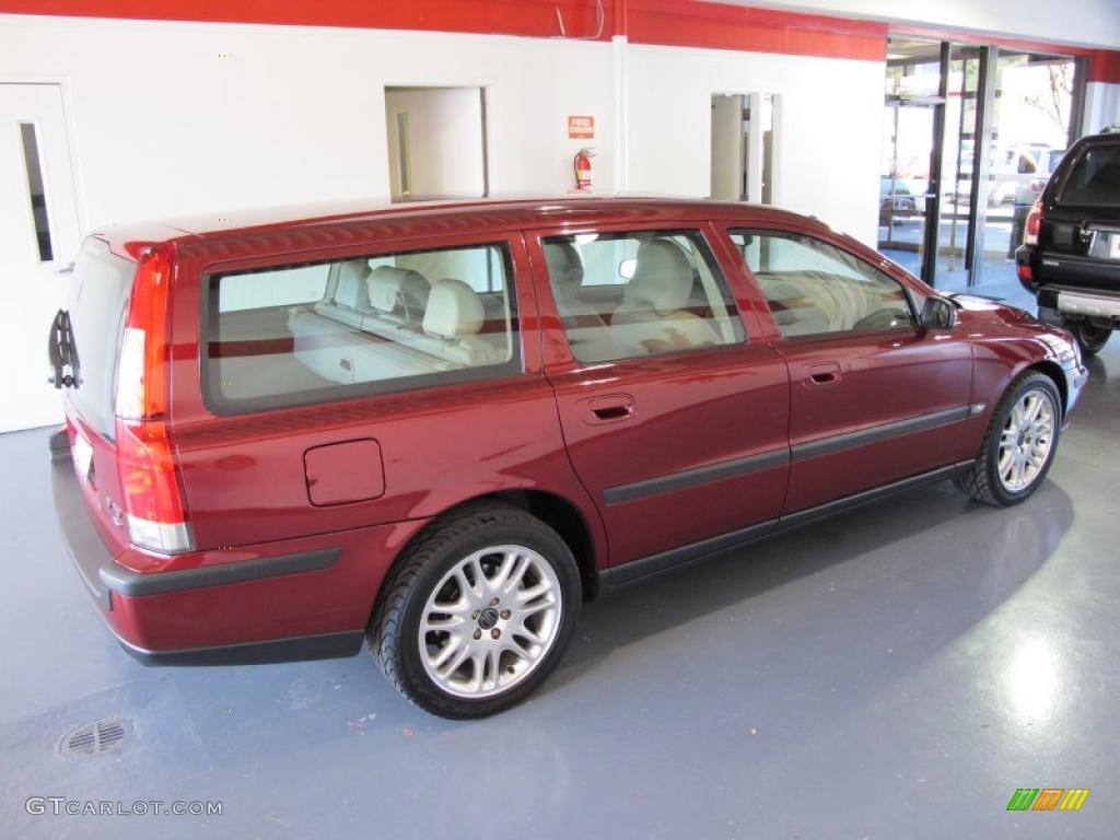 2004 V70 2.5T - Ruby Red Metallic / Taupe photo #4