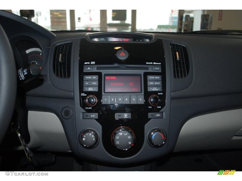 2011 Kia Forte Koup EX Controls Photo #41952036