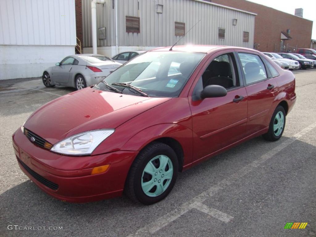 2002 Focus SE Sedan - Infra Red / Dark Charcoal photo #2