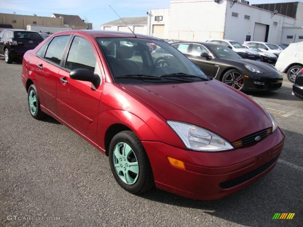 2002 Focus SE Sedan - Infra Red / Dark Charcoal photo #4