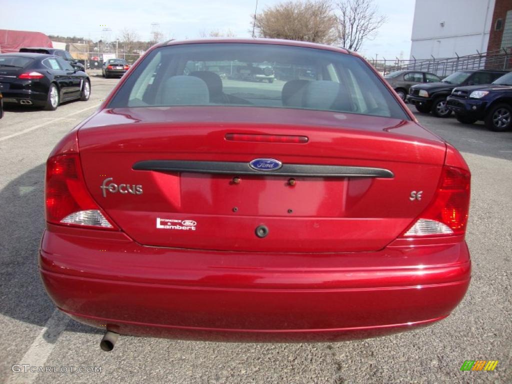 2002 Focus SE Sedan - Infra Red / Dark Charcoal photo #9