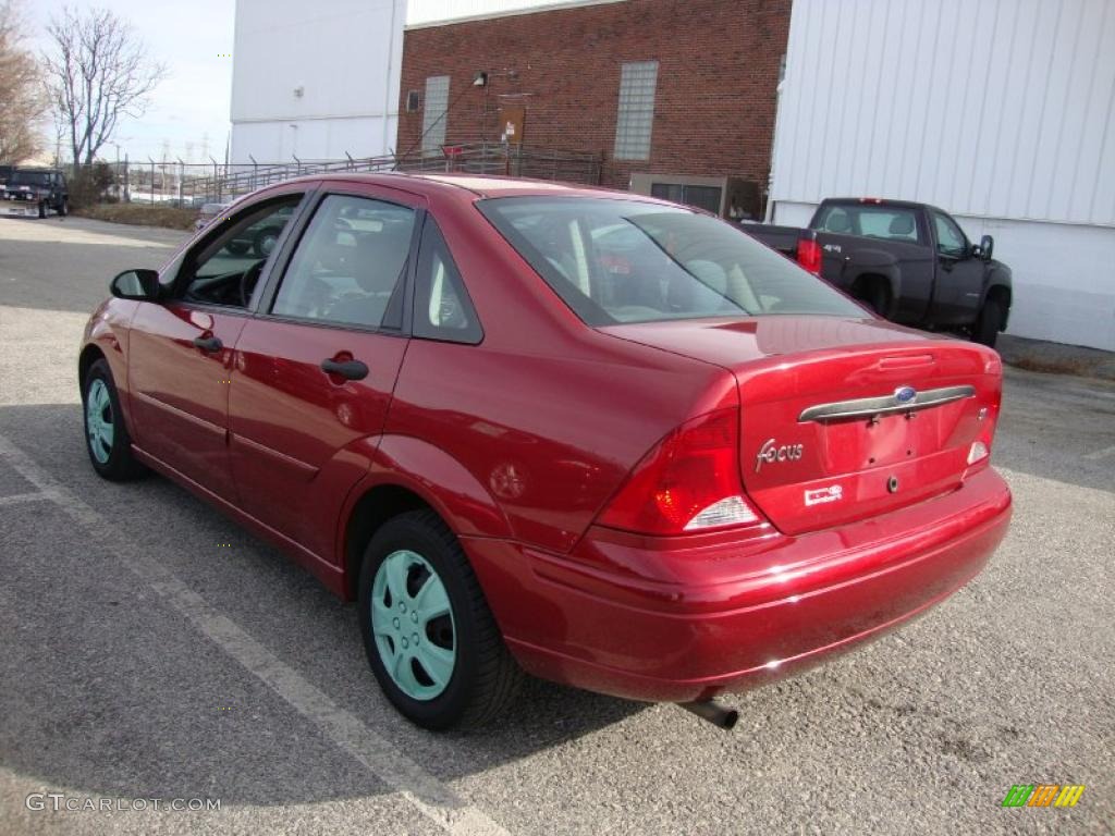 2002 Focus SE Sedan - Infra Red / Dark Charcoal photo #10