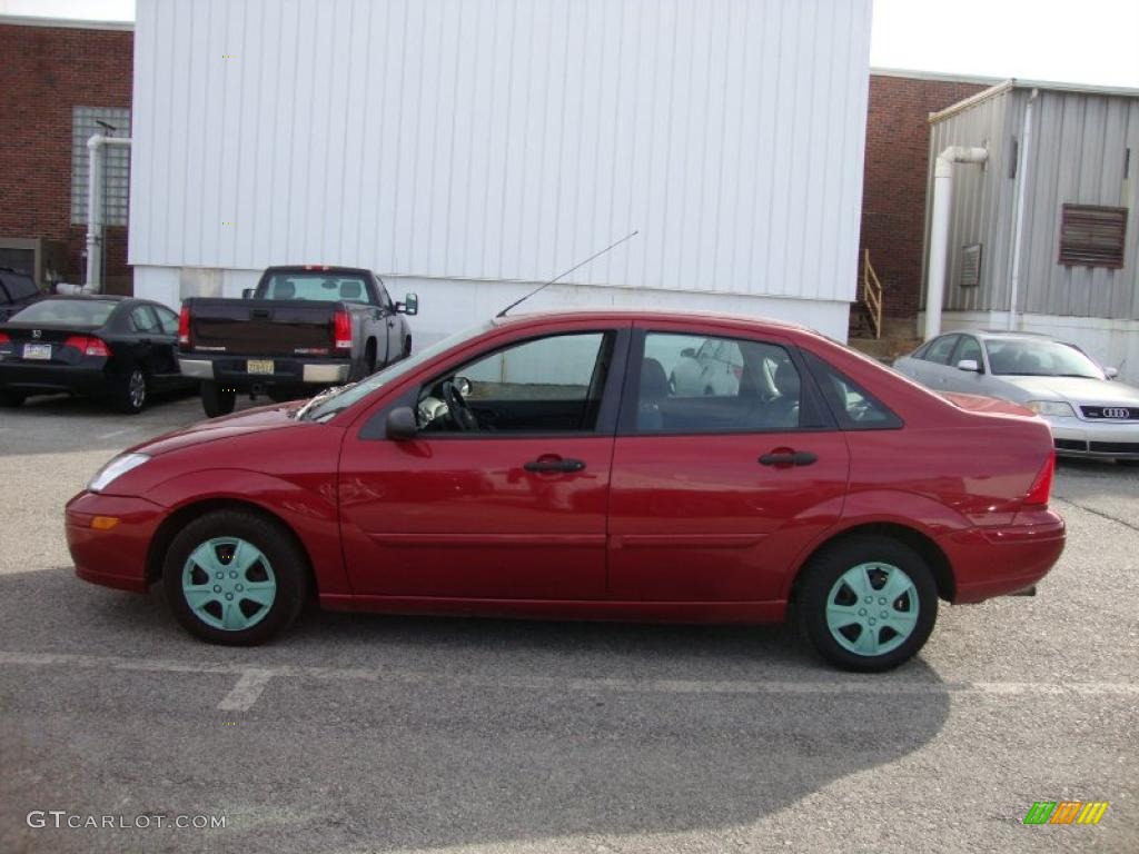 2002 Focus SE Sedan - Infra Red / Dark Charcoal photo #11