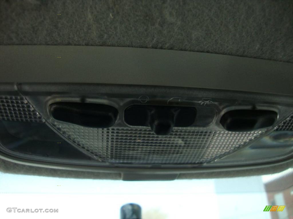 2002 Focus SE Sedan - Infra Red / Dark Charcoal photo #40