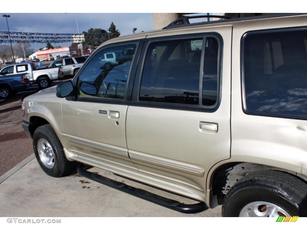 1999 Explorer XLT 4x4 - Harvest Gold Metallic / Medium Prairie Tan photo #20