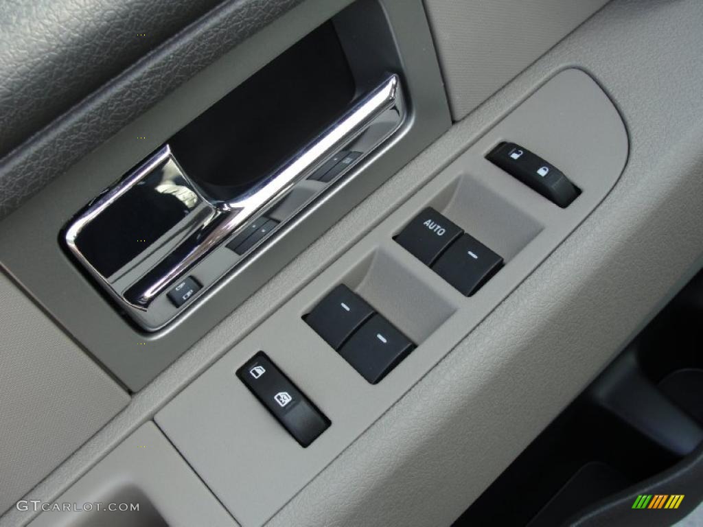 2010 F150 STX SuperCab - Tuxedo Black / Medium Stone photo #21