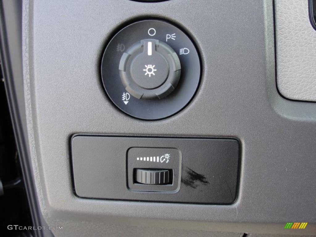 2010 F150 STX SuperCab - Tuxedo Black / Medium Stone photo #31