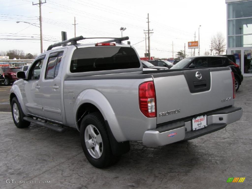 2007 Frontier LE Crew Cab 4x4 - Radiant Silver / Steel photo #5