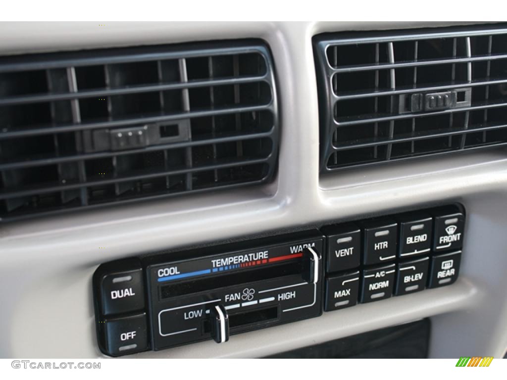 1996 Buick Regal Sedan Controls Photo #42007472