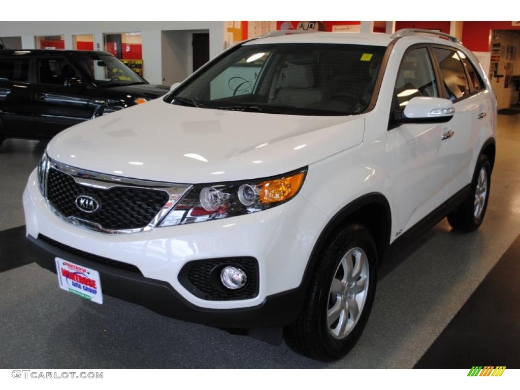 2011 Sorento LX AWD - Snow White Pearl / Beige photo #3