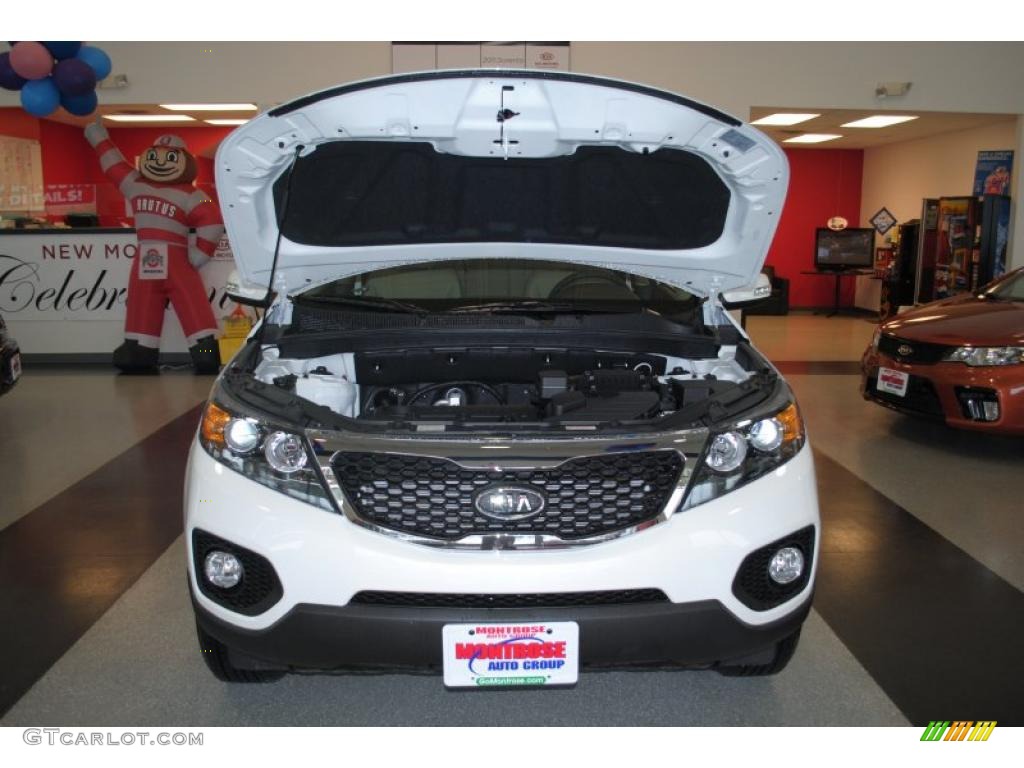 2011 Sorento LX AWD - Snow White Pearl / Beige photo #24