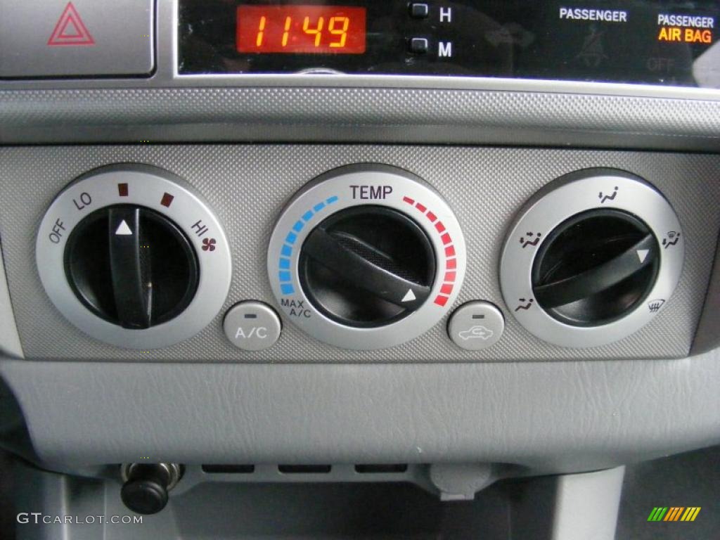 2010 Toyota Tacoma Access Cab 4x4 Controls Photo #42013652
