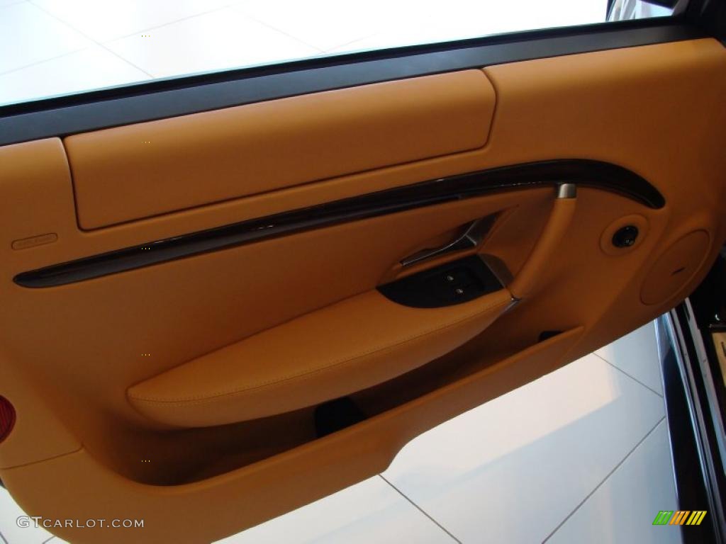 2011 Maserati GranTurismo S Automatic Cuoio Door Panel Photo #42022669
